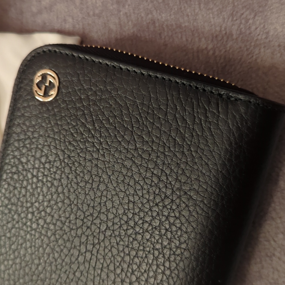 Authentic Gucci Zip over Wallet - Picture 3 of 12